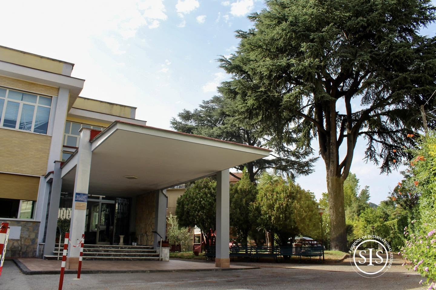 Ingresso Sis School Image